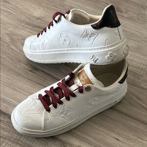 Louis Vuitton White Sneakers with not original laces
